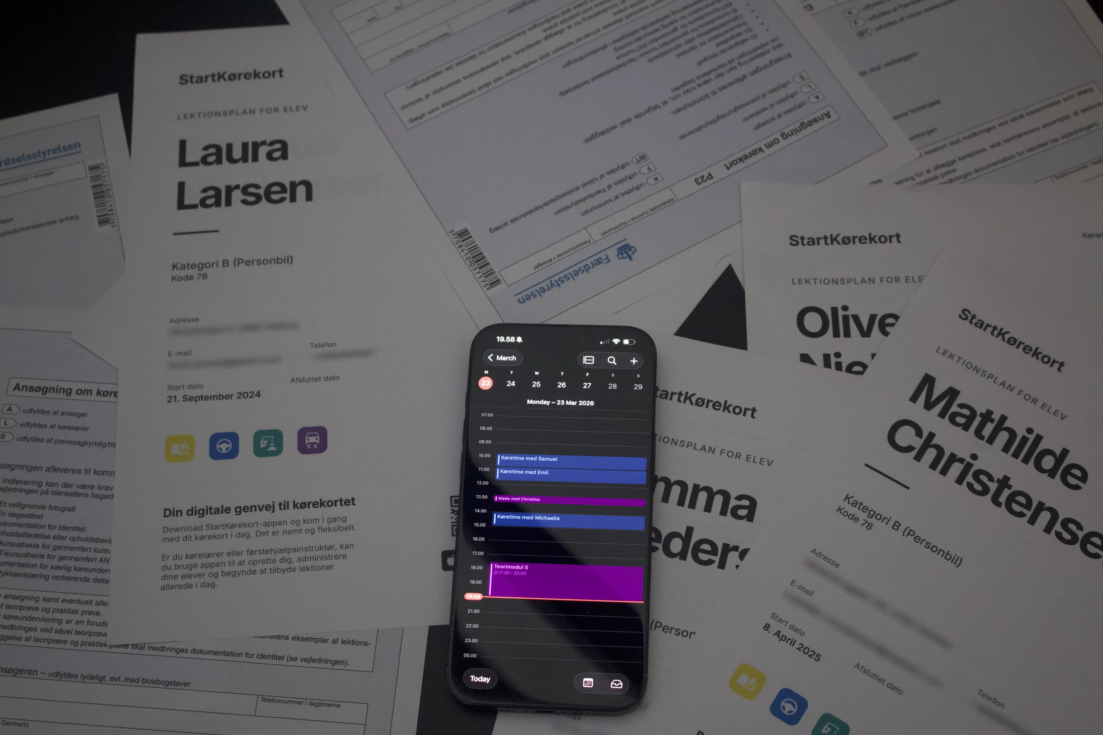 Kørelærer der overvejer administrative udfordringer